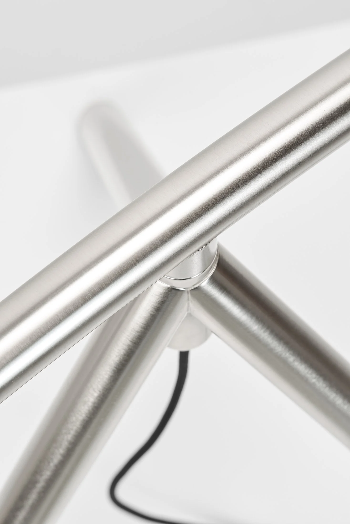 Détail de l’articulation, finition nickel