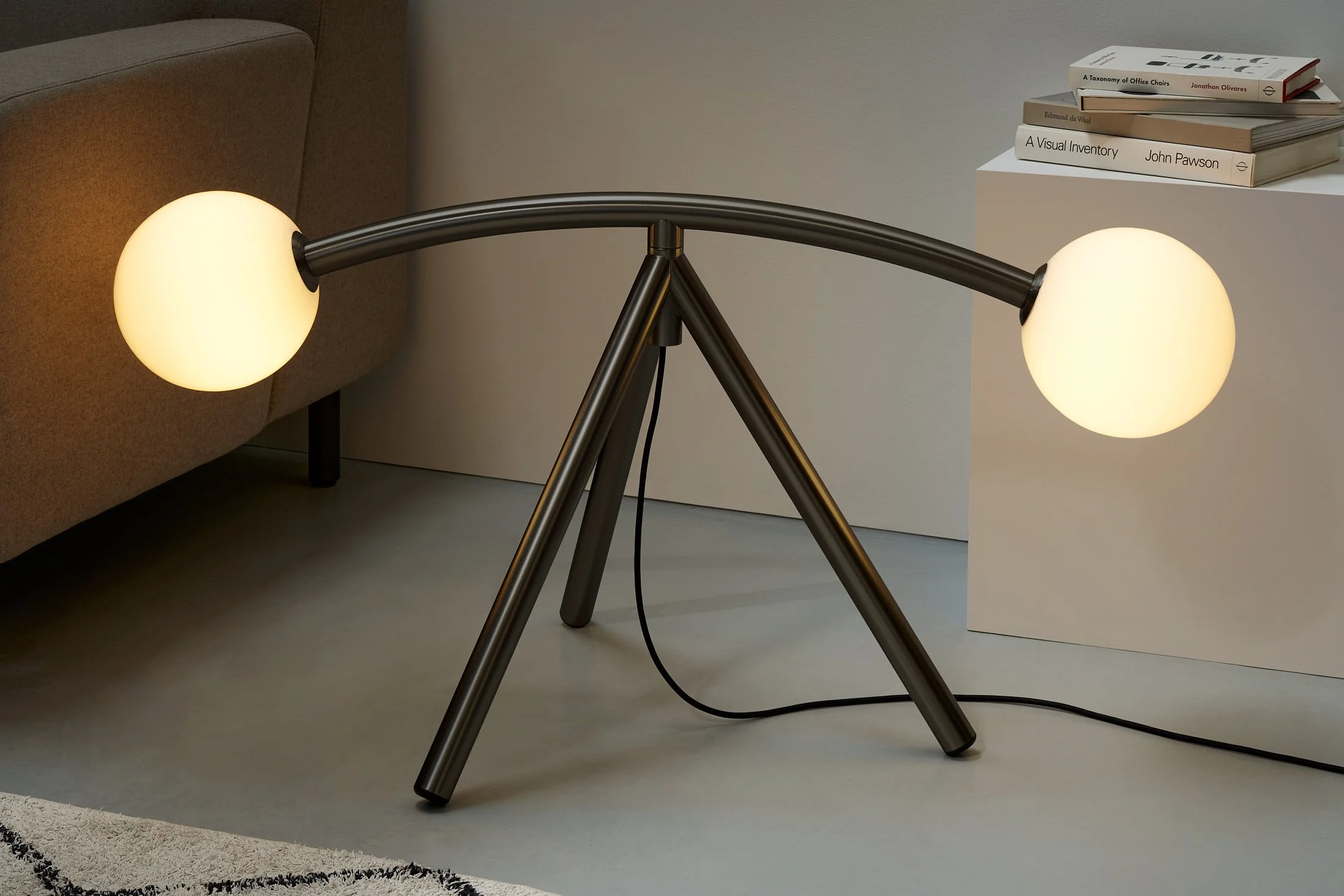 Lampe Rune allumée dans un salon
